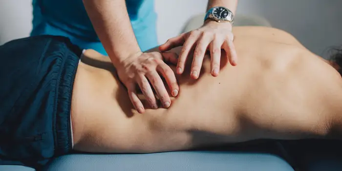 آموزش ماساژ برای کاهش درد کمر
