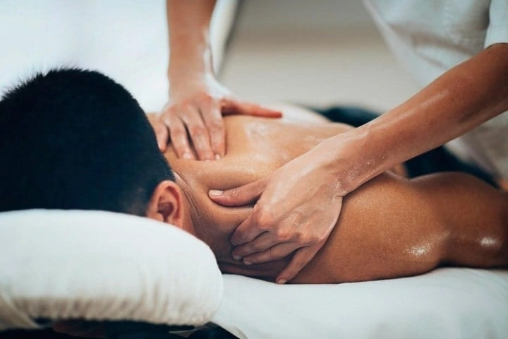 تفاوت ماساژ سوئدی و تایلندی