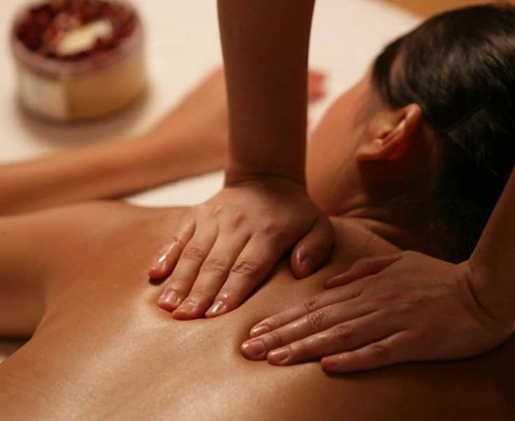 روش‌های درست نفس‌گیری در هنگام ماساژ دادن