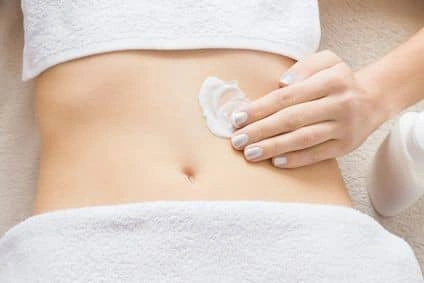 آموزش مرحلهبهمرحله ماساژ شکم برای کاهش نفخ