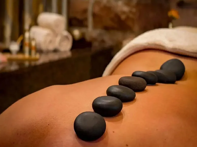 آموزش ماساژ با سنگ داغ (Hot Stone Massage)